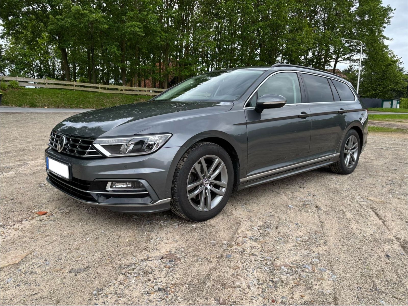 VW Passat Variant 2.0 TDI DSG R-Line Varia...