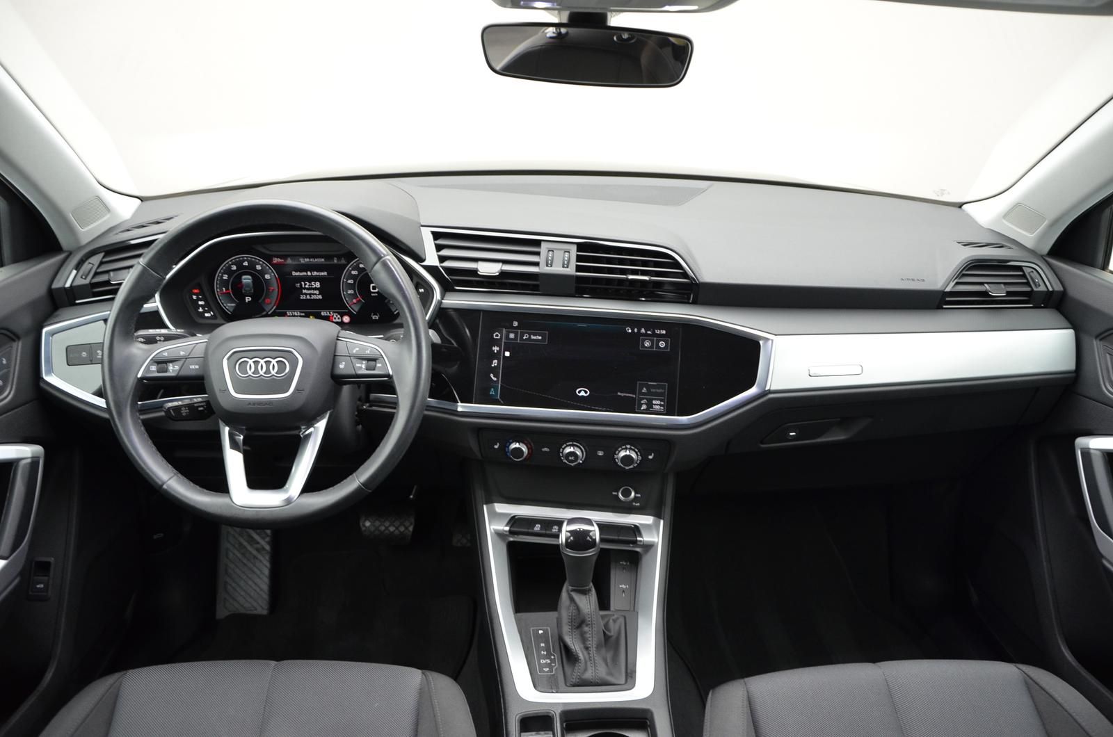 Fahrzeugabbildung Audi Q3 40 TFSI 140kW quattro S tronic Navi LED