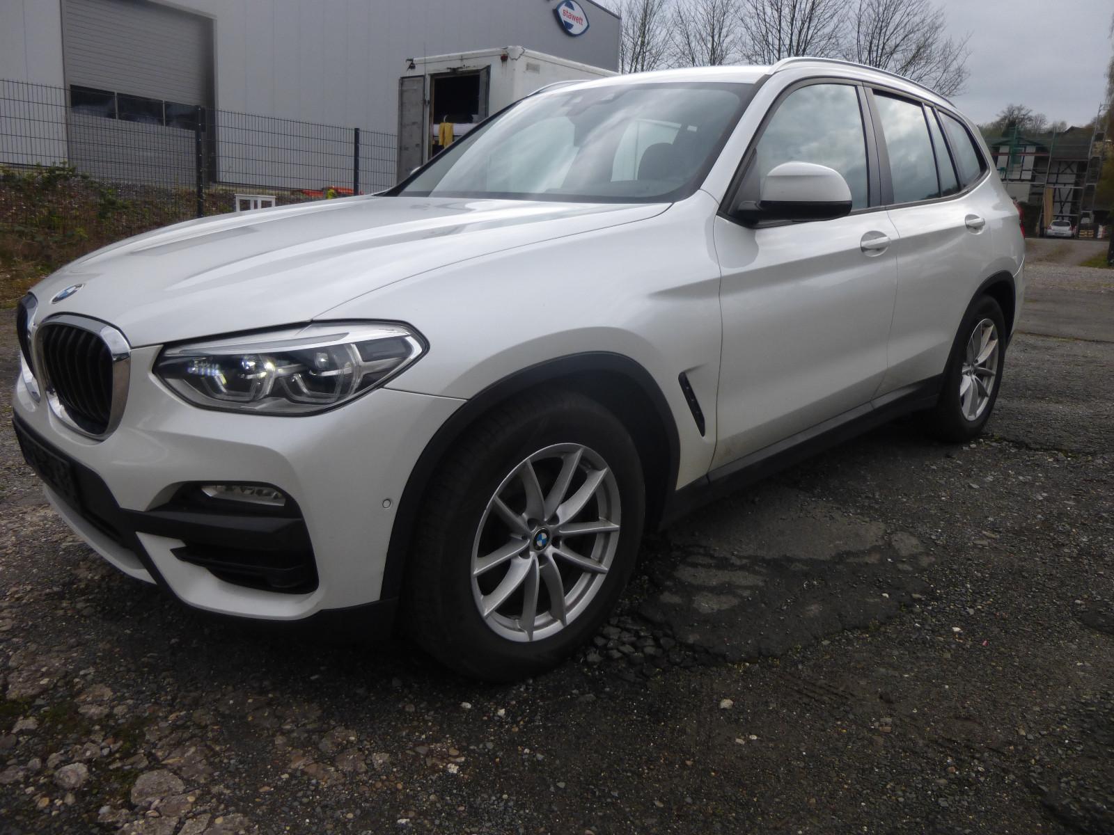 BMW X3 xDrive20d ADVANTAGE AUTOM,NAVI,LED,LEDER,HUD