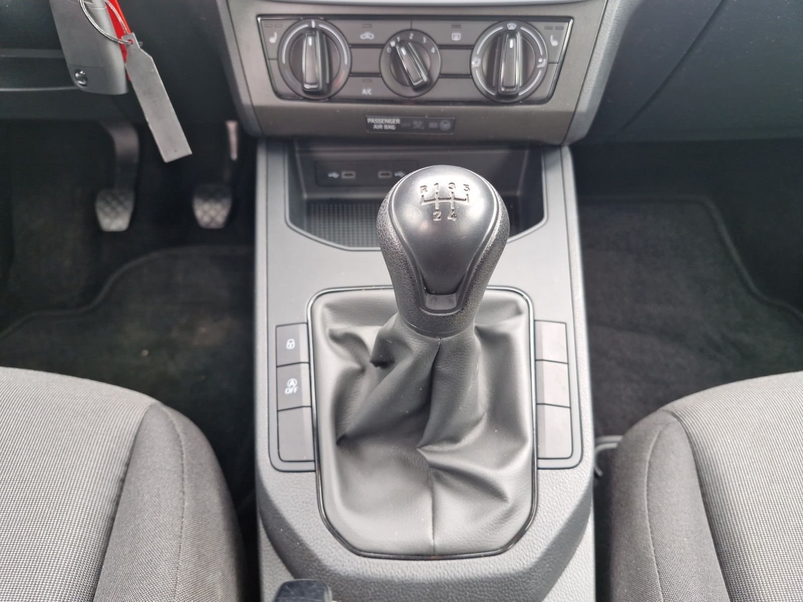 Fahrzeugabbildung SEAT Ibiza Reference 1.0 MPI KLIMA LED