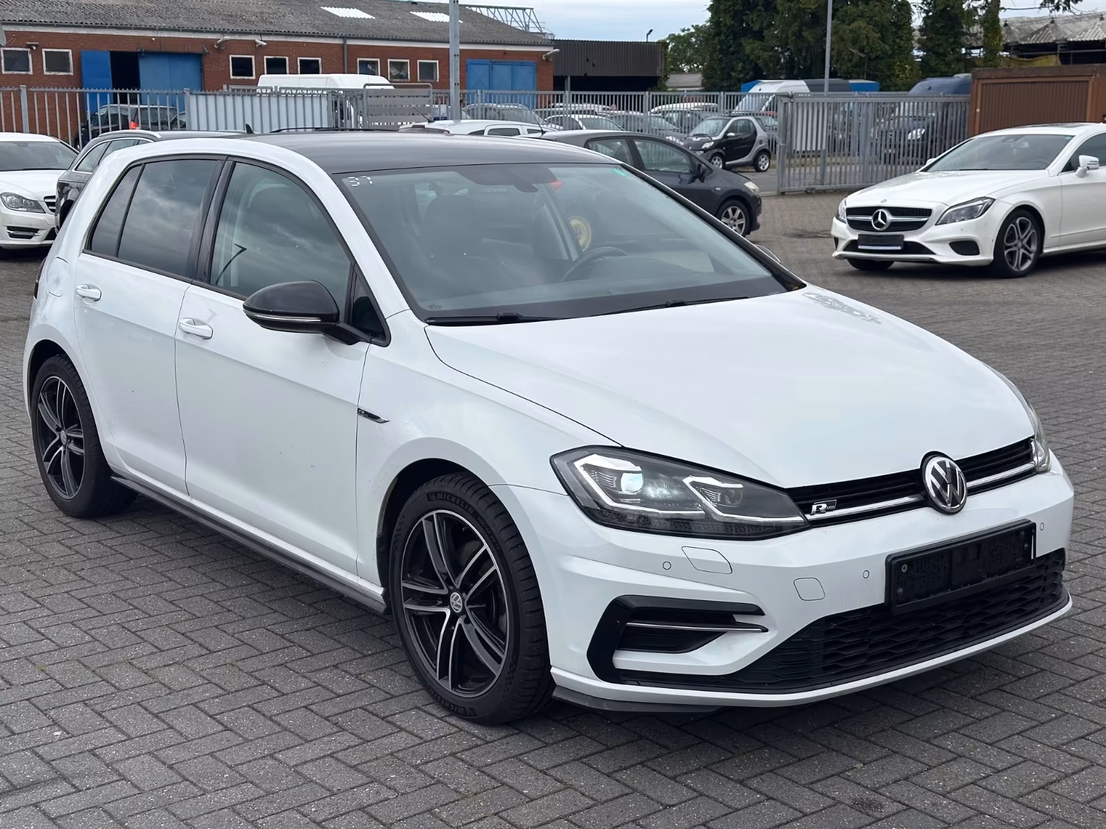 Volkswagen Golf VII Lim. TDI R-Line*LED*DSG*Navi*Leder*