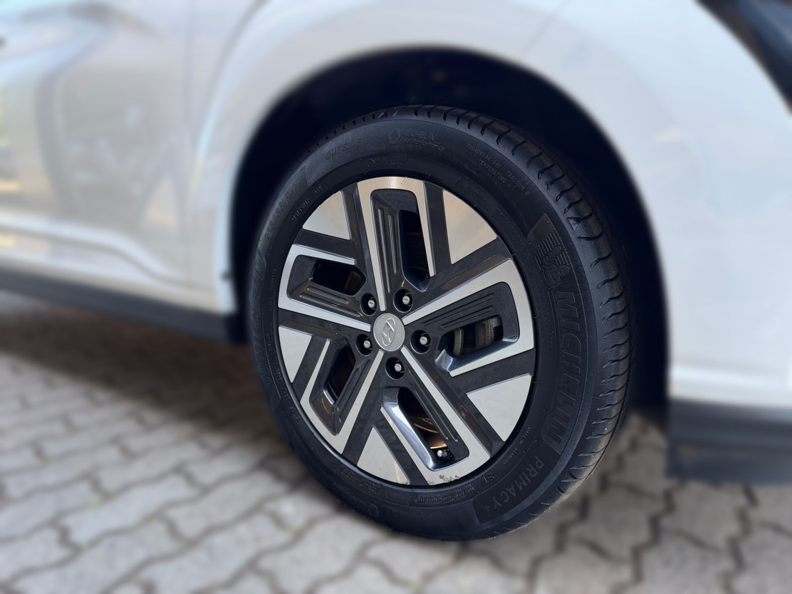 Fahrzeugabbildung Hyundai KONA Select Elektro 11 kW OBC Sitzheizung