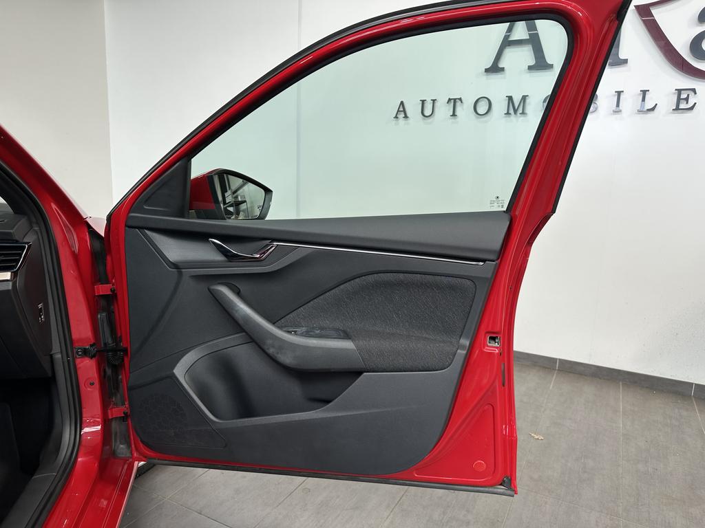 Skoda Scala 2023 г. Красный, пробег 49750 км
