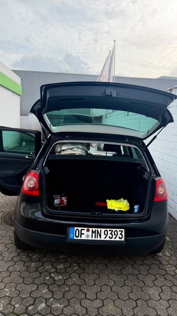 Volkswagen Golf 2005 — interior