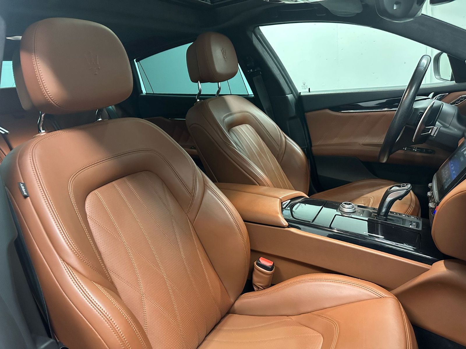 Fahrzeugabbildung Maserati Quattroporte S Q4 *SKYHOOK*B&W*SOFTCL.*KEYLESS*