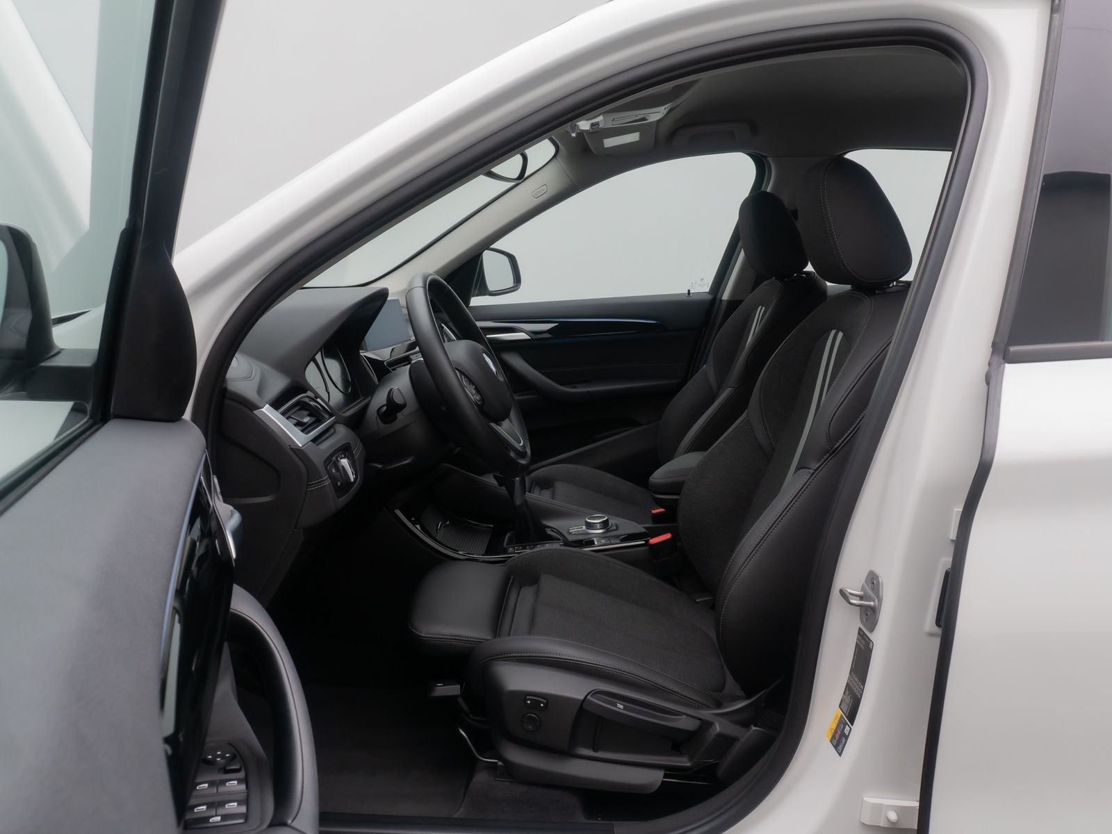 Fahrzeugabbildung BMW X1 xD25e Sport Line ParkAss DAB Navi LED 18Zoll
