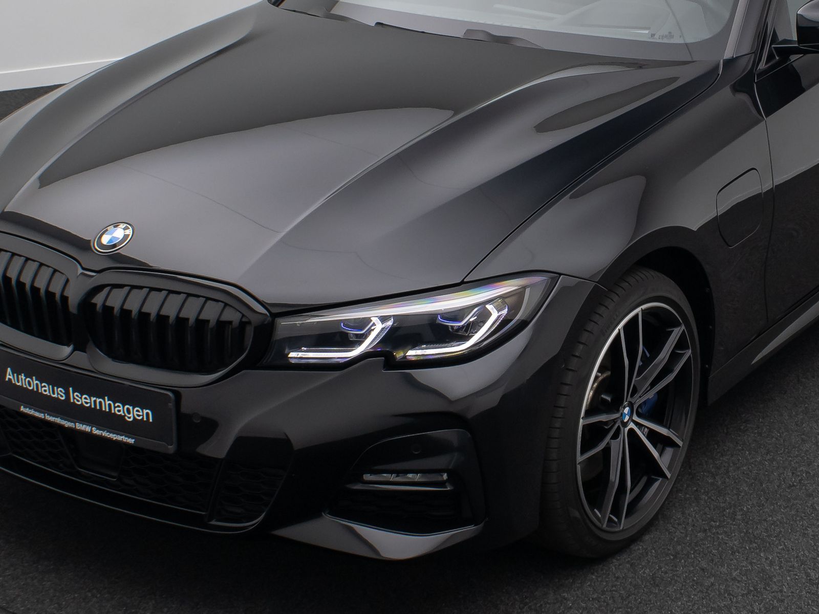 Fahrzeugabbildung BMW 330e M Sport Kamera DAB HiFi Laser Panorama HUD