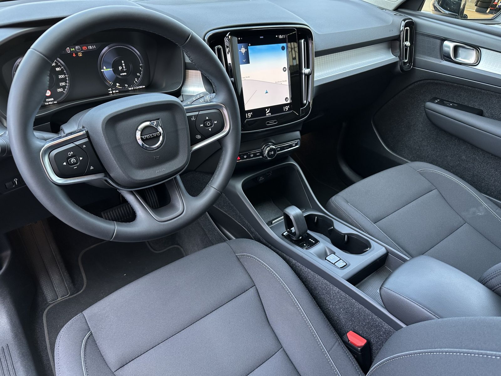 Fahrzeugabbildung Volvo XC40 T4 Recharge DKG Inscription NAV+LED+PANO+VC