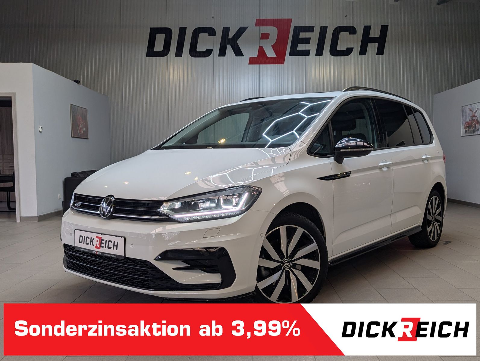 Fahrzeugabbildung Volkswagen Touran 2.0 DSG R-Line High. Pano 7-Si IQ.Dri AHK