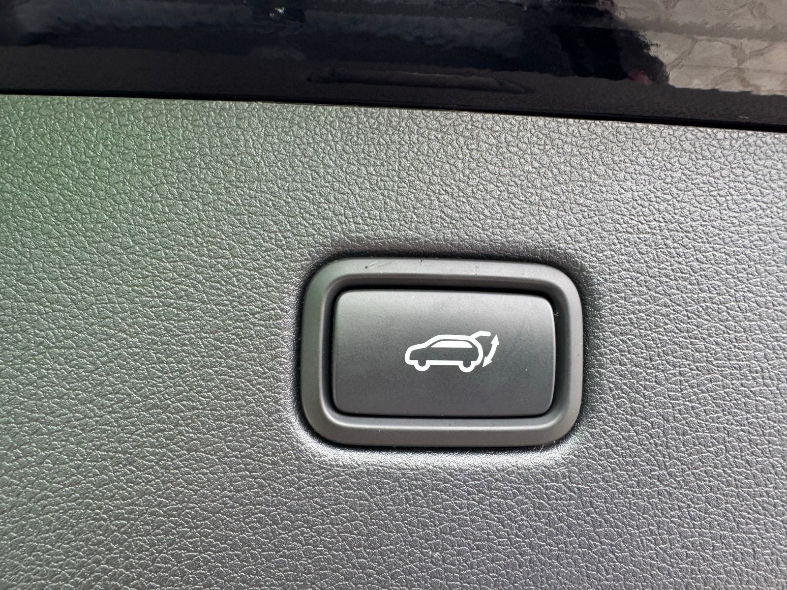 Fahrzeugabbildung Hyundai Tucson 2.0 CRDi 4WD Automatik*RFK*AHK*eHeck*NAVI