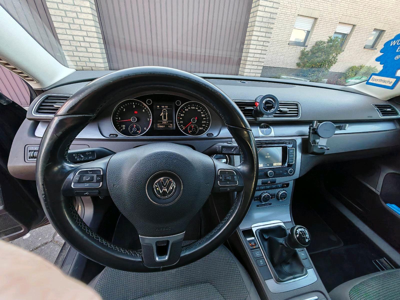 Volkswagen Passat 2014 — photo 10