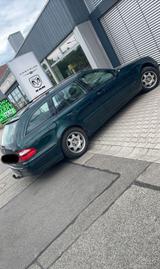 Mercedes-Benz Mercedes E220 - gebrauchte Mercedes-Benz E 220 aus dem Jahr 2003