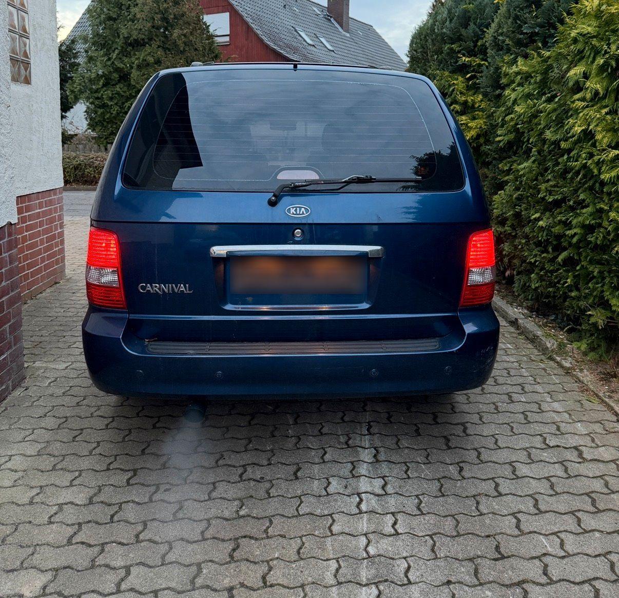 Kia Carnival 2005 — rear view