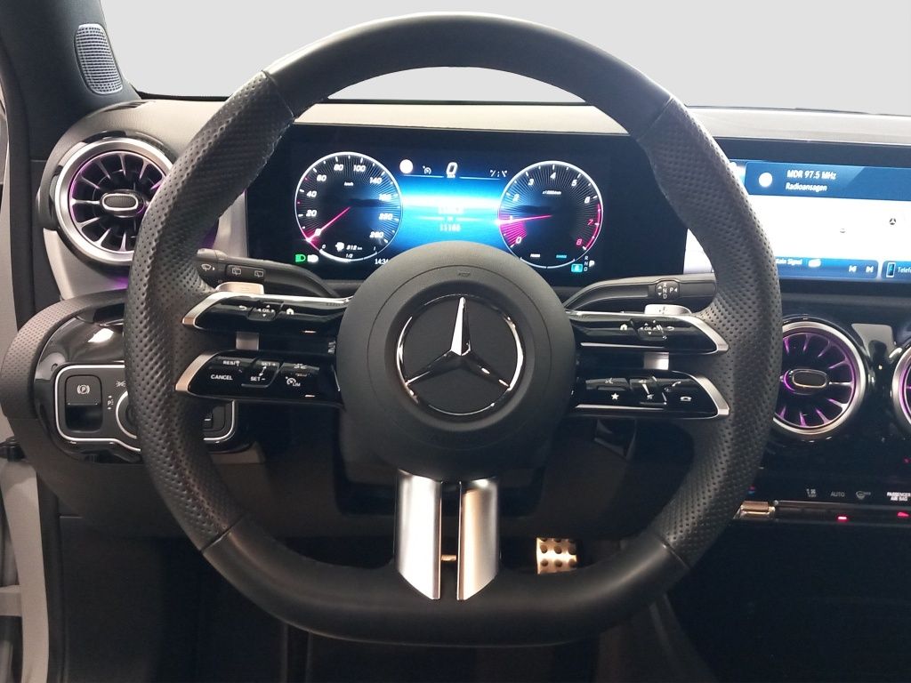 Fahrzeugabbildung Mercedes-Benz A 180 Kompaktlimousine AMG Line*Night Paket*LED