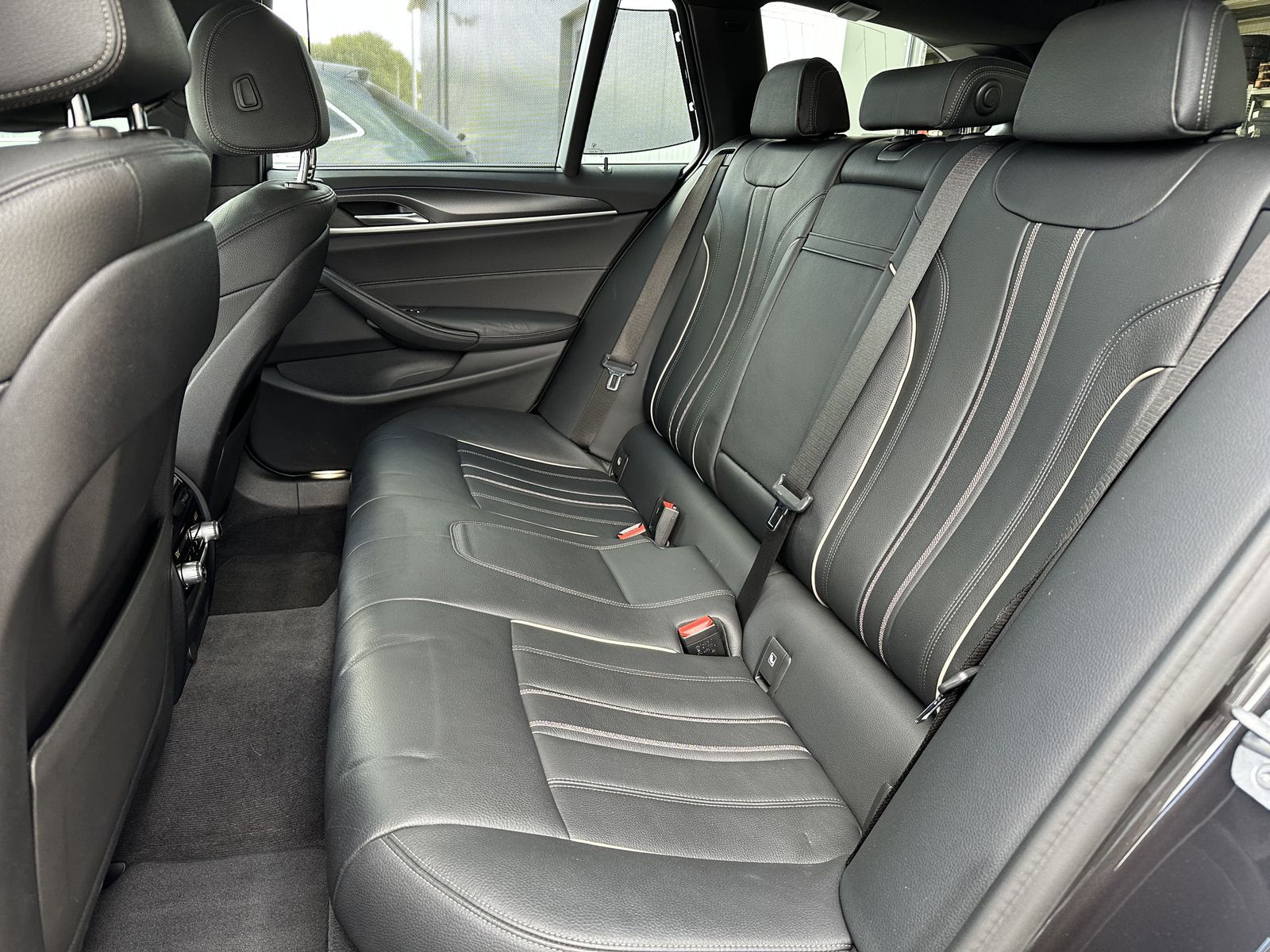 Fahrzeugabbildung BMW 540i Touring xDrive M-Sport NAV+LED+HEAD-UP+KAM