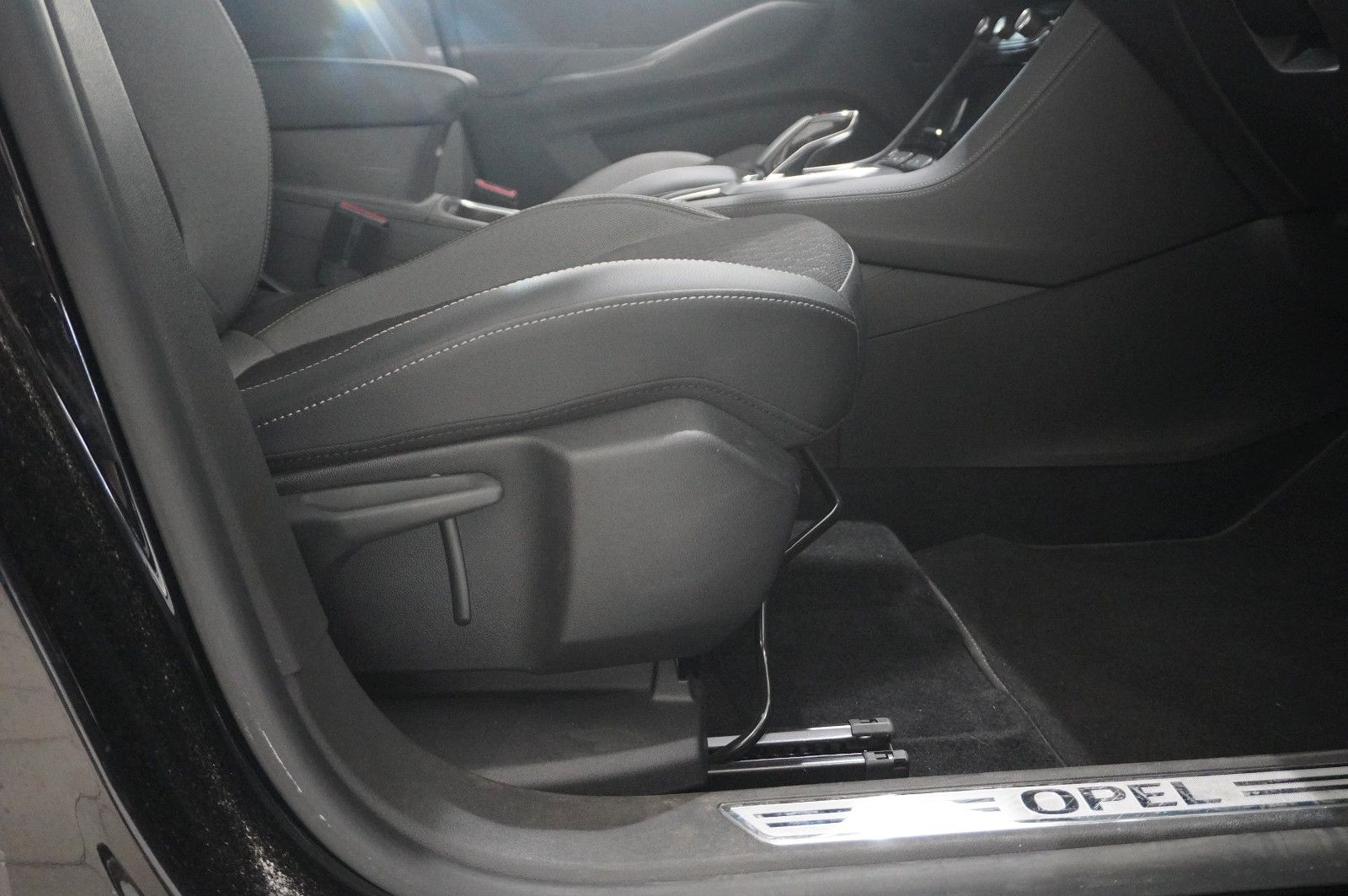 Fahrzeugabbildung Opel Grandland (X) 1.6 PHEV ULTIMATE NAVI/LED/360°/SH