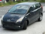 Peugeot 5008~AUT~2.HAND~N-TÜV~N-SERVIS~PANO~NAVI~TEMP~PD - gebrauchte Peugeot 5008 aus dem Jahr 2011