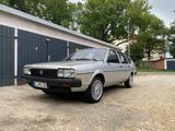 Volkswagen Passat 32B - Volkswagen Passat: 32