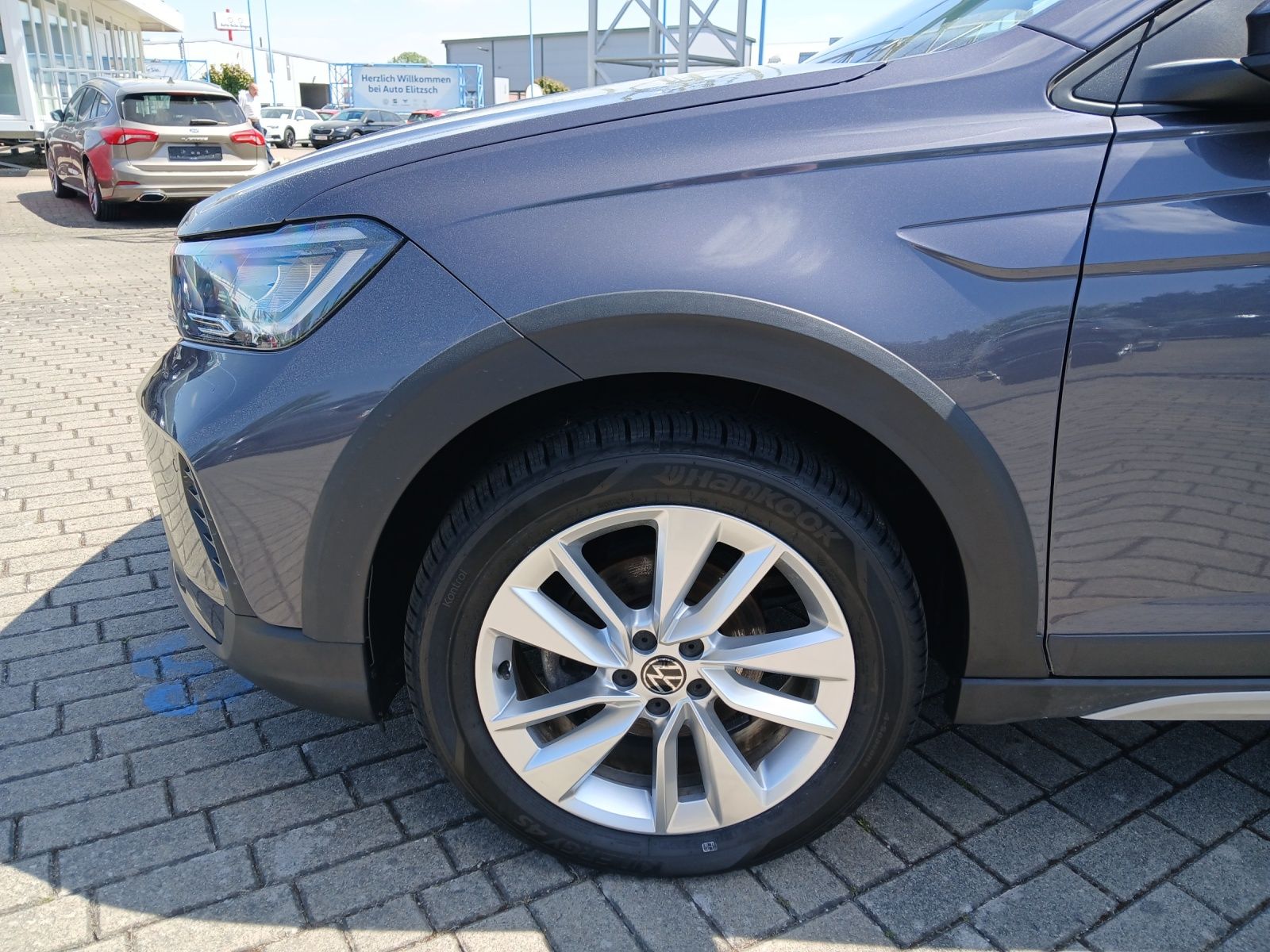 Fahrzeugabbildung Volkswagen Taigo TSI Life 1,99% LED AHK AID PDC SH LM