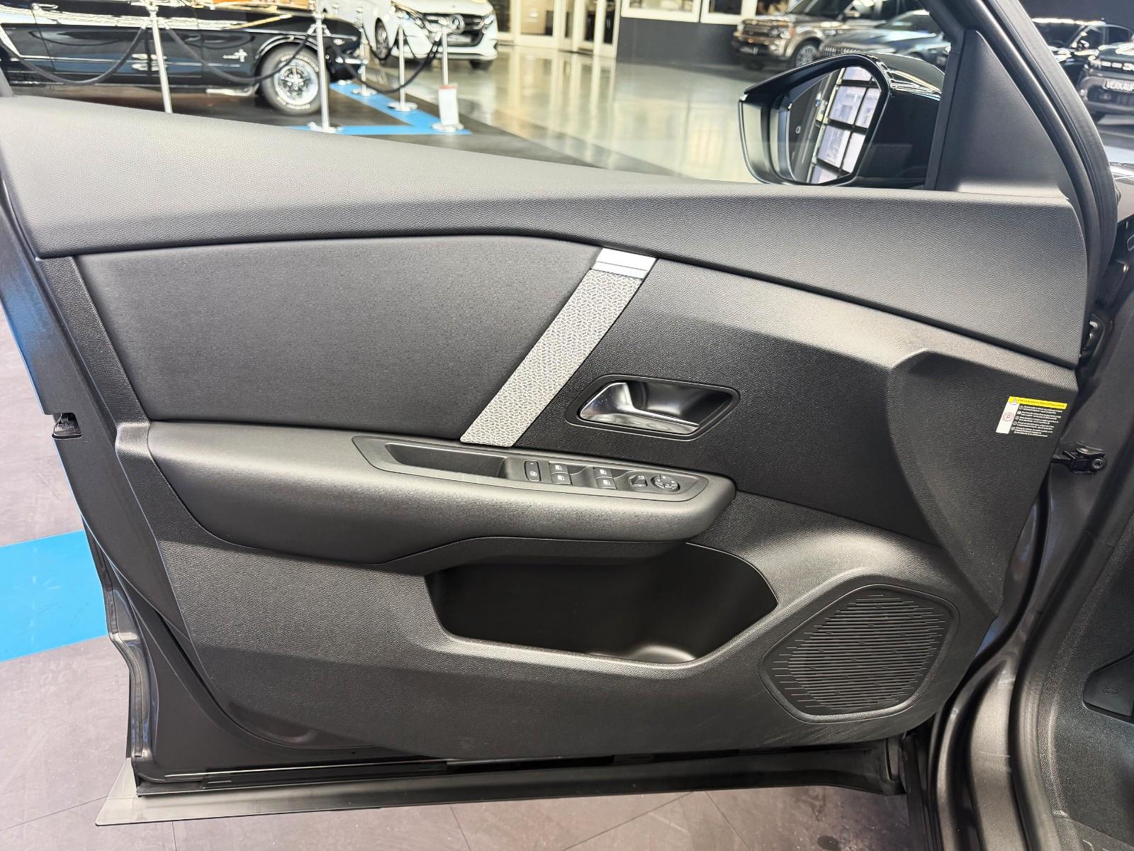 Citroën C4PureTech130Stop&StartEAT8MAX+HeadUp+LED+Rfkm.