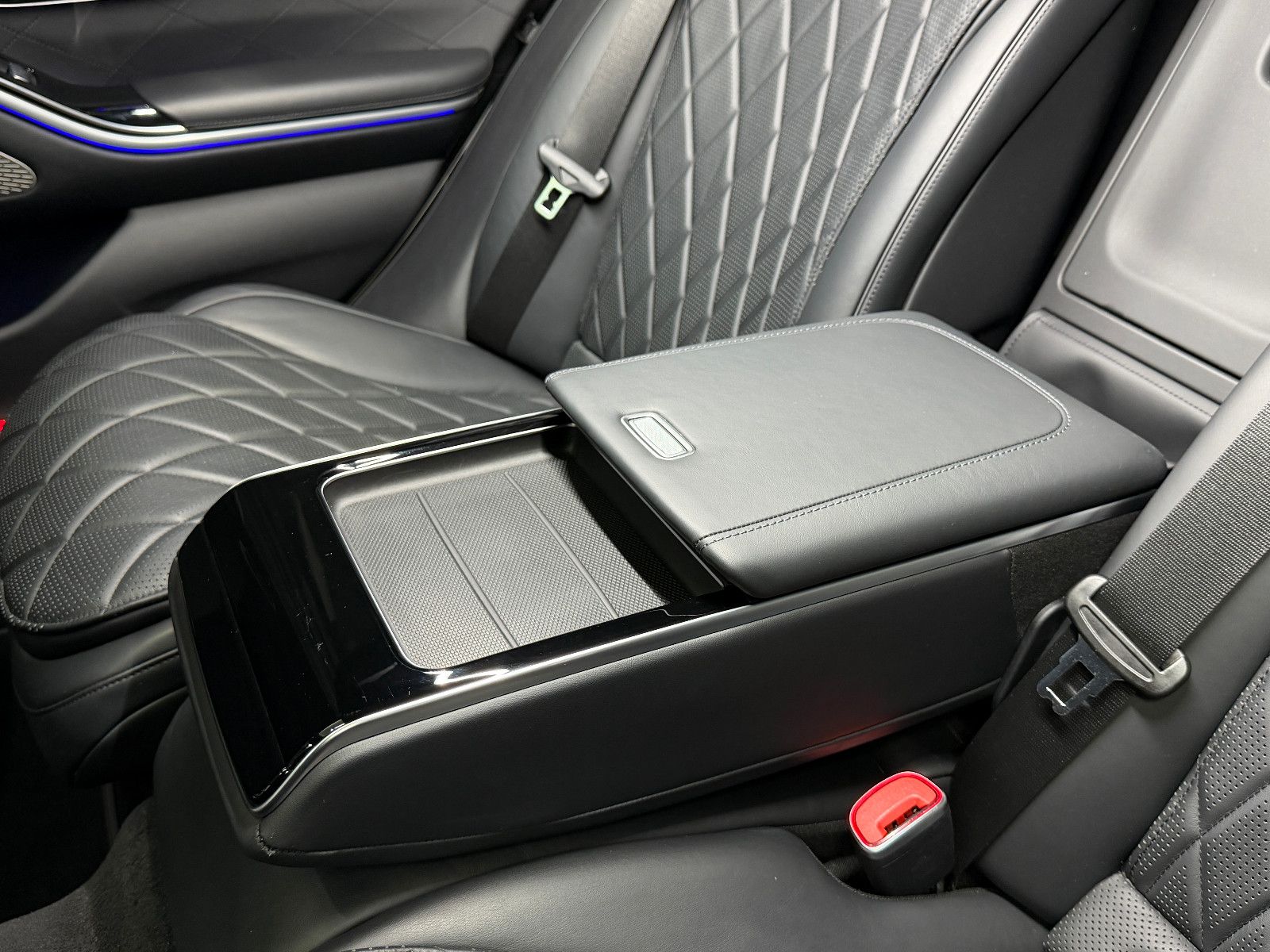 Fahrzeugabbildung Mercedes-Benz S 400 d Limousine L 4Matic|Burmester|MASSAGE|HuD