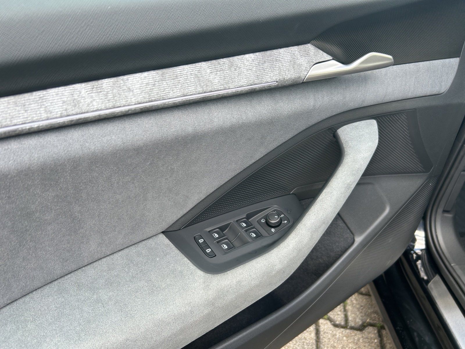 Fahrzeugabbildung SKODA Superb Selection 2,0 TDI 110 kW DSG