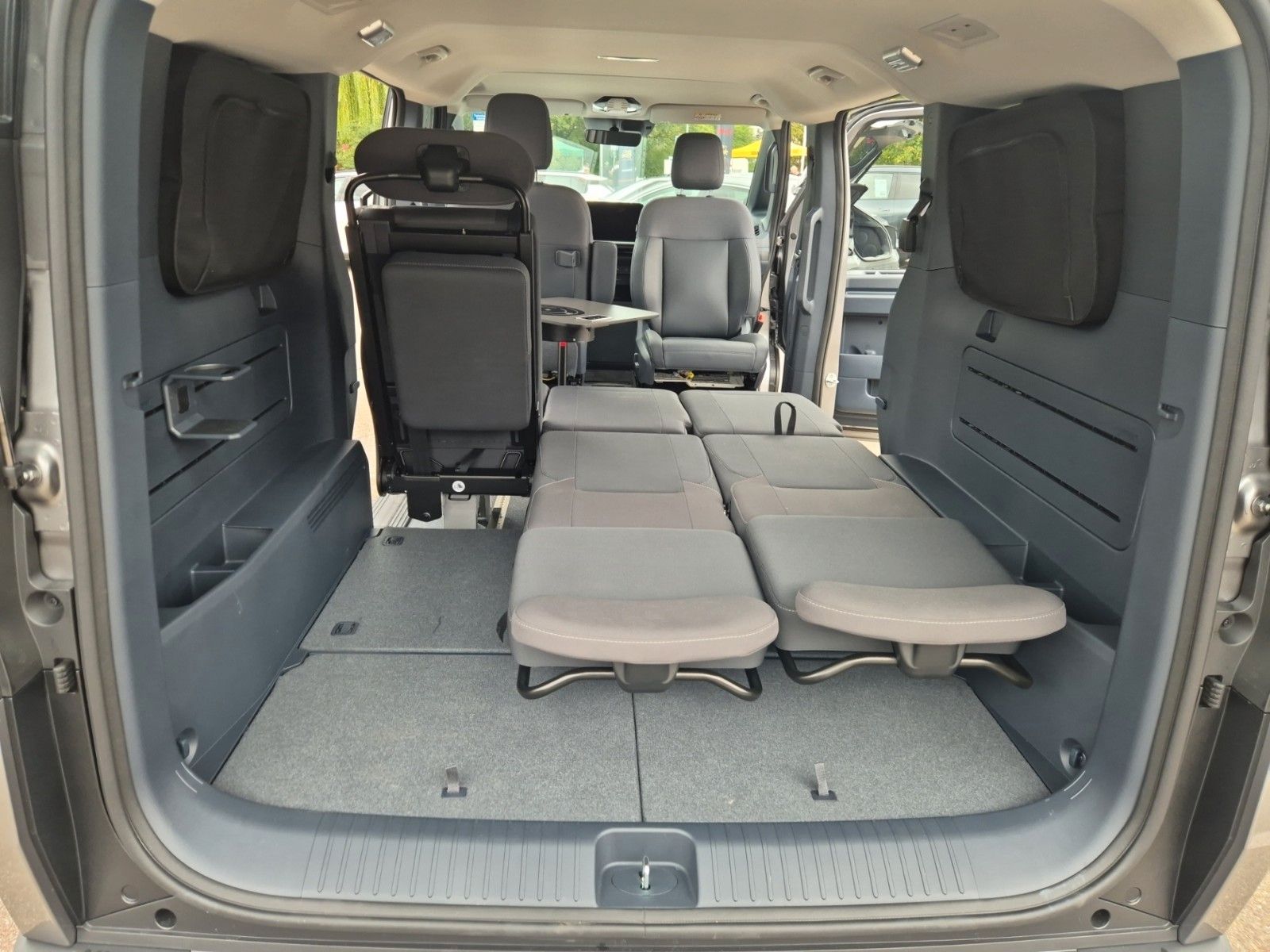 Fahrzeugabbildung Kia PV5 Passenger Sonderumbau Schienensystem Camper