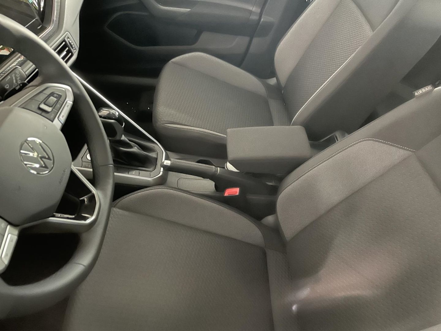 Fahrzeugabbildung Volkswagen Taigo Life VerkehrszeichenERK Kamera LED DAB