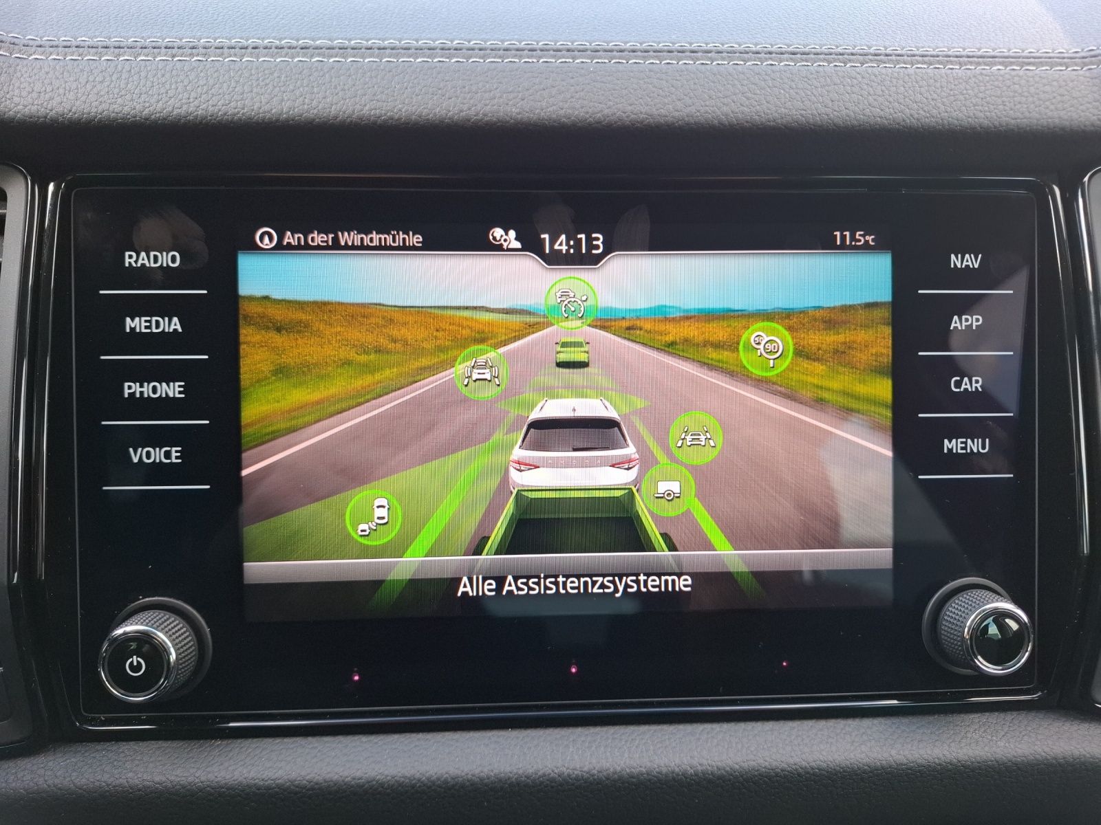 Fahrzeugabbildung SKODA Kodiaq TSI Clever Matrix AHK Navi ACC RFK SH 19"