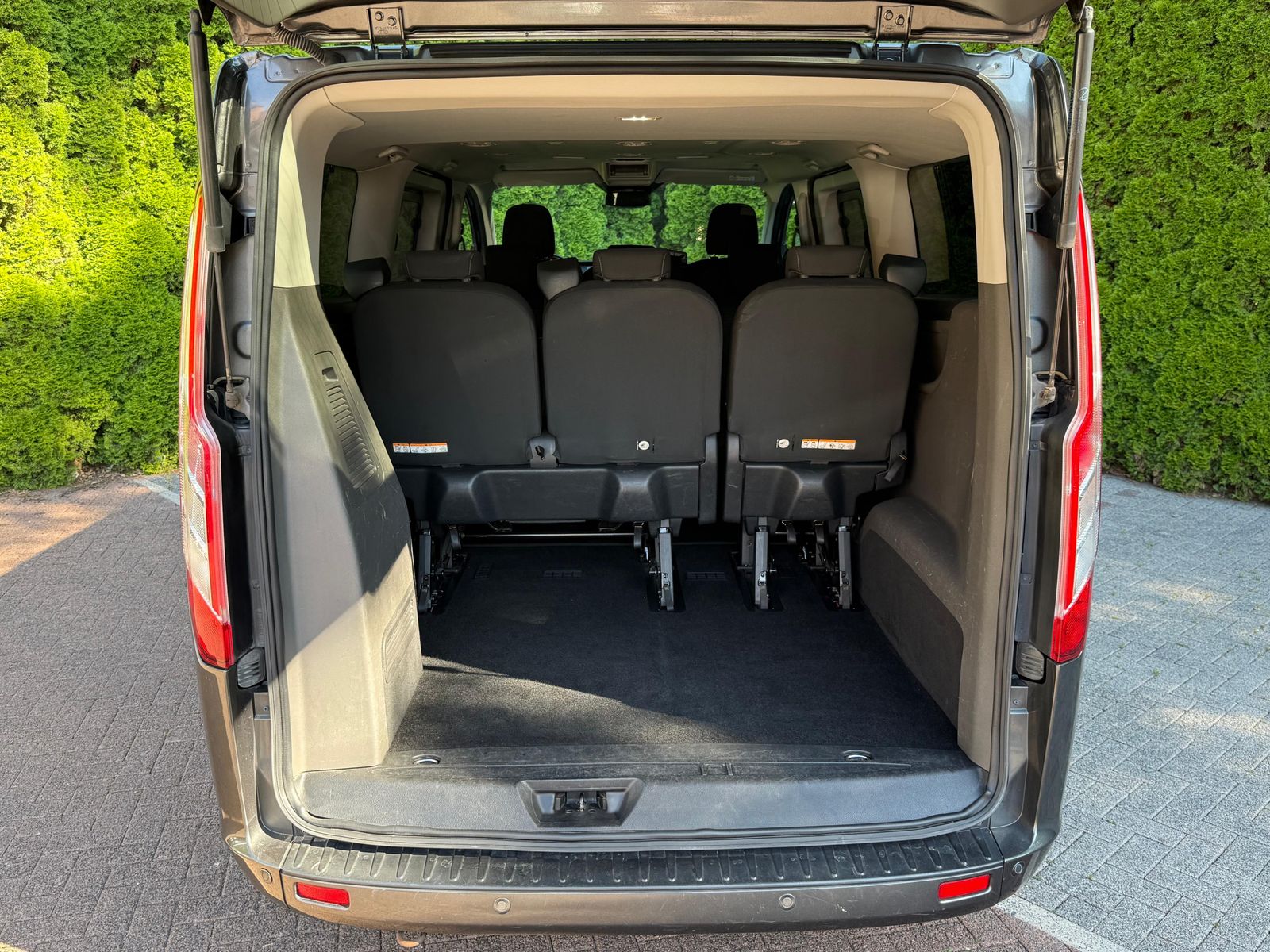 Fahrzeugabbildung Ford Tourneo Custom 320 Aut. L2 BI-XEN+SHZ+CARPLAY+8S