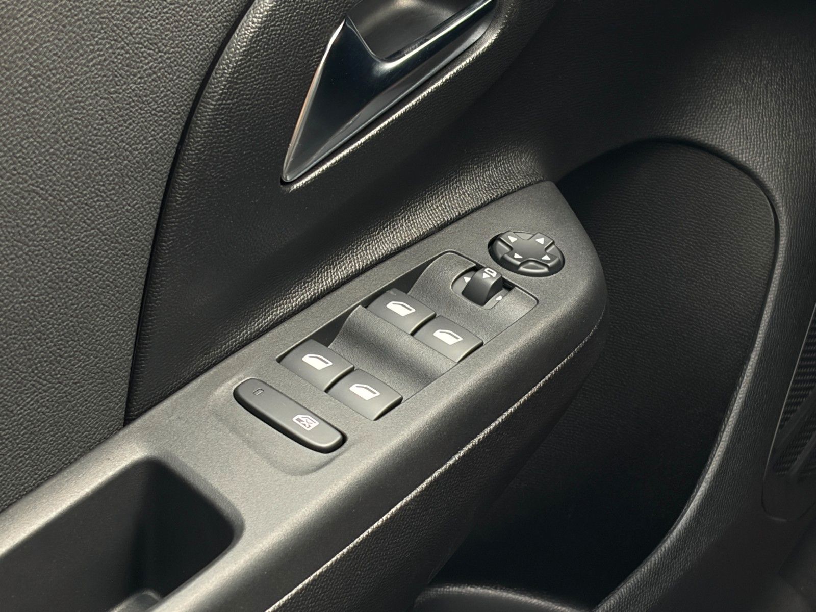 Fahrzeugabbildung Opel Corsa F GS 1.2 Turbo CarPlay Temp. CAM LHZ SHZ