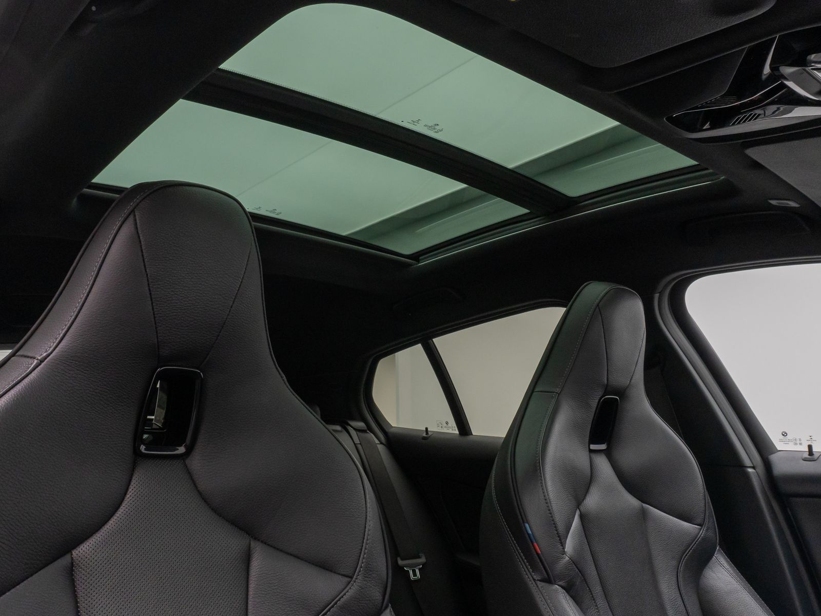 Fahrzeugabbildung BMW M135i xD Panorama Kamera HUD DAB H/K Komfort 18"