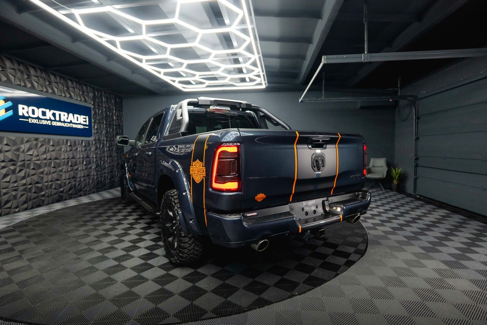 Fahrzeugabbildung Dodge RAM 5.7 V8 HEMI 4x4 OFFROAD Night HarleyDavidson