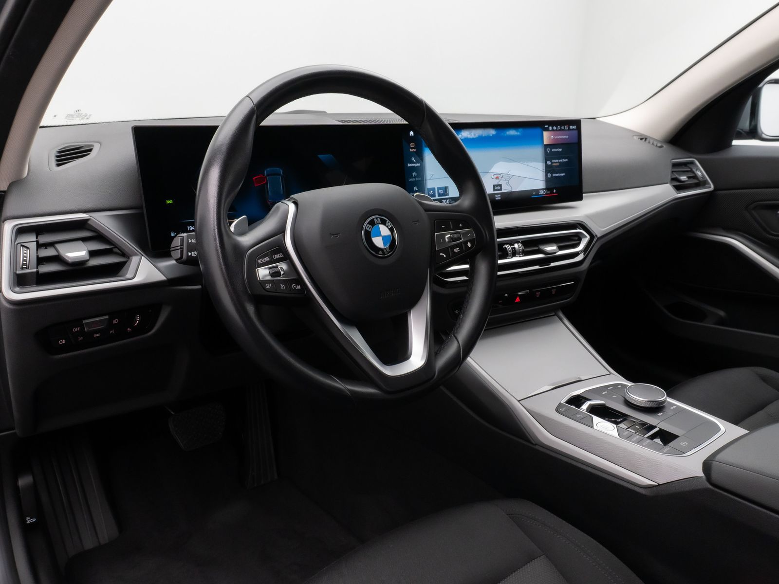 Fahrzeugabbildung BMW 320d xD Kamera DAB CockPit+ Widscreen SportLenkr