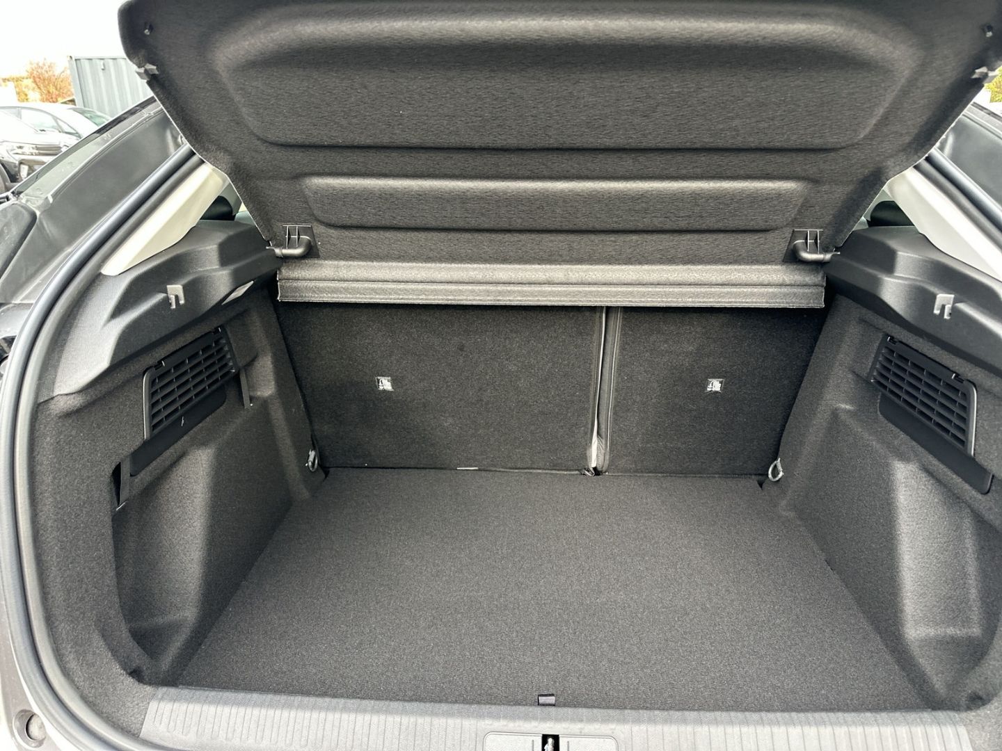 Fahrzeugabbildung Citroën C4 Collection Hybrid 145 Navi CarPlay