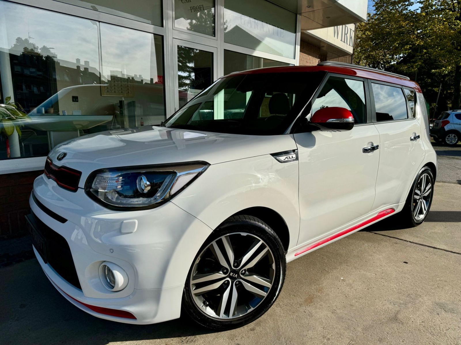 Fahrzeugabbildung Kia Soul 1.6 GDI White&Red Edition Leder/Navi/Kamera