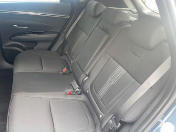 Fahrzeugabbildung Hyundai TUCSON HEV 1.6 T-GDi 230PS 6-AT 2WD Select NAVI