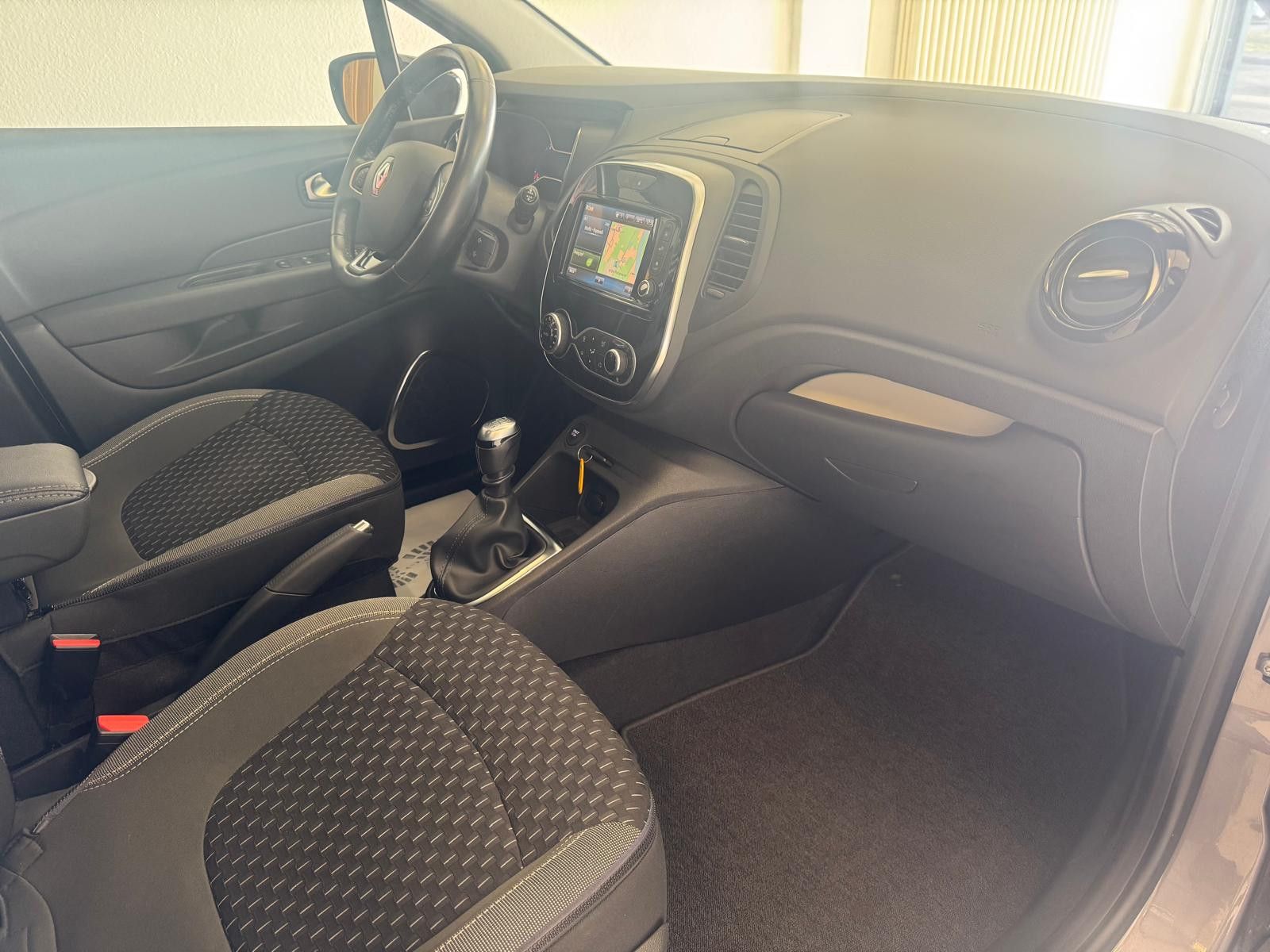Fahrzeugabbildung Renault Captur Collection / LED / NAVI/KAMERA/SCHECKHEFT