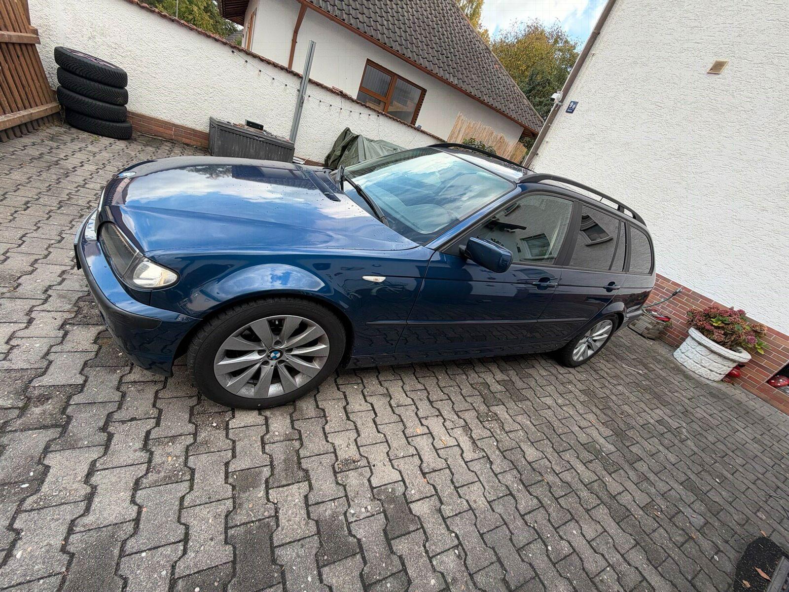 BMW 320 2004 — салон