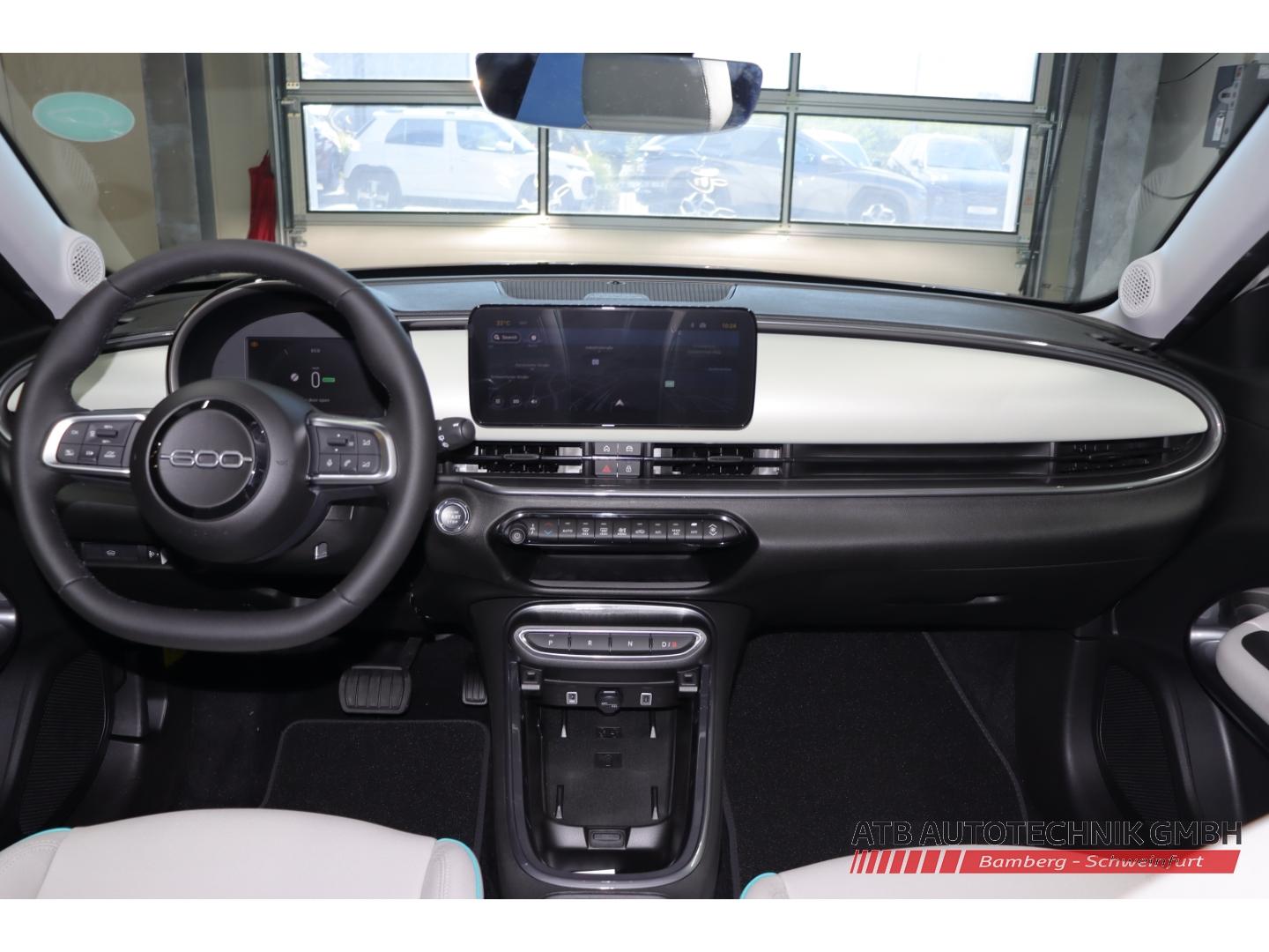 Fiat 600e MY25 La Prima 115 kW Navi Massagesitze LED 