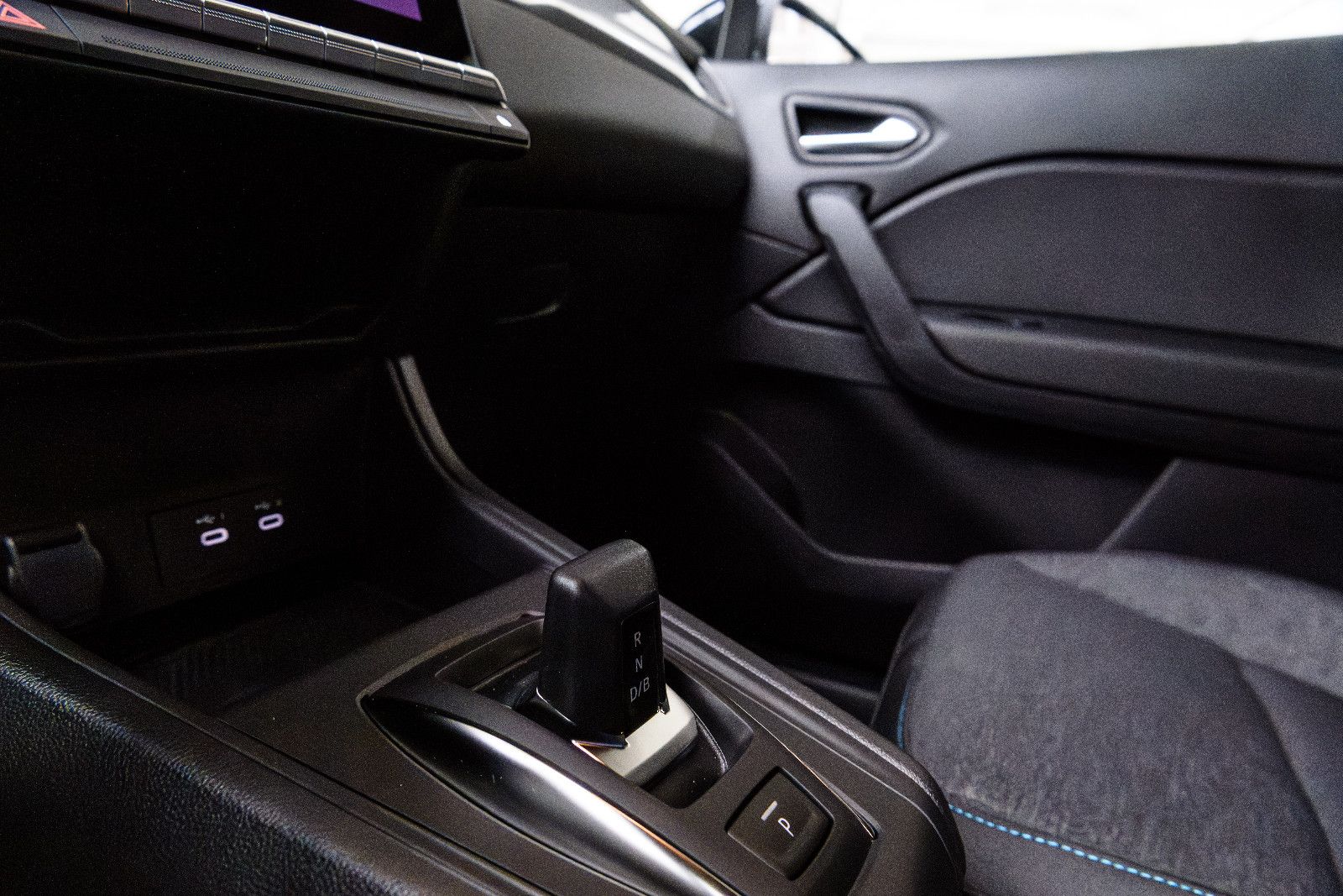 Fahrzeugabbildung Mitsubishi Diamant PLUS Black  Edition 1.8 HEV  +LED +