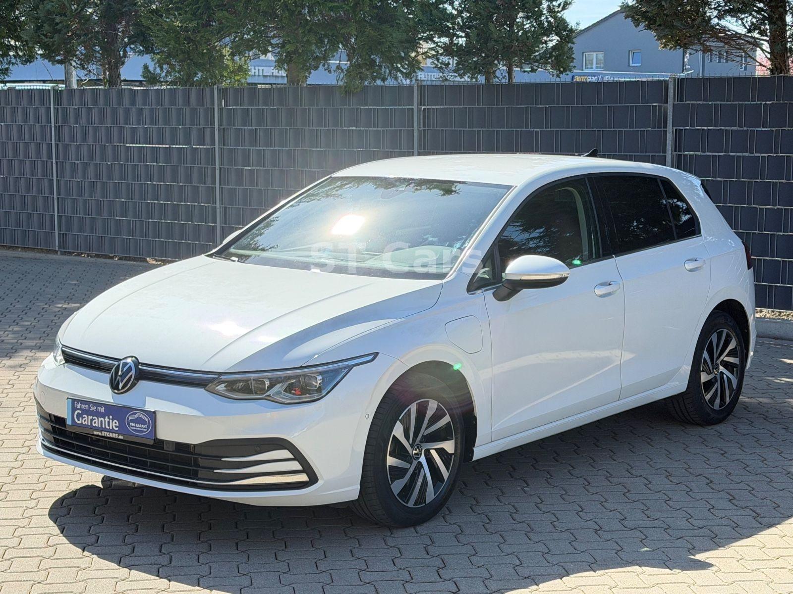 Volkswagen Golf VIII Lim. Style Matrix LED Standh. Alcantar