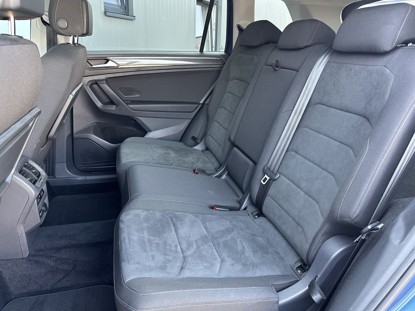 Fahrzeugabbildung Volkswagen Tiguan Allspace 2.0 TDI 4M HL NAV+LED+AHK+PANORA