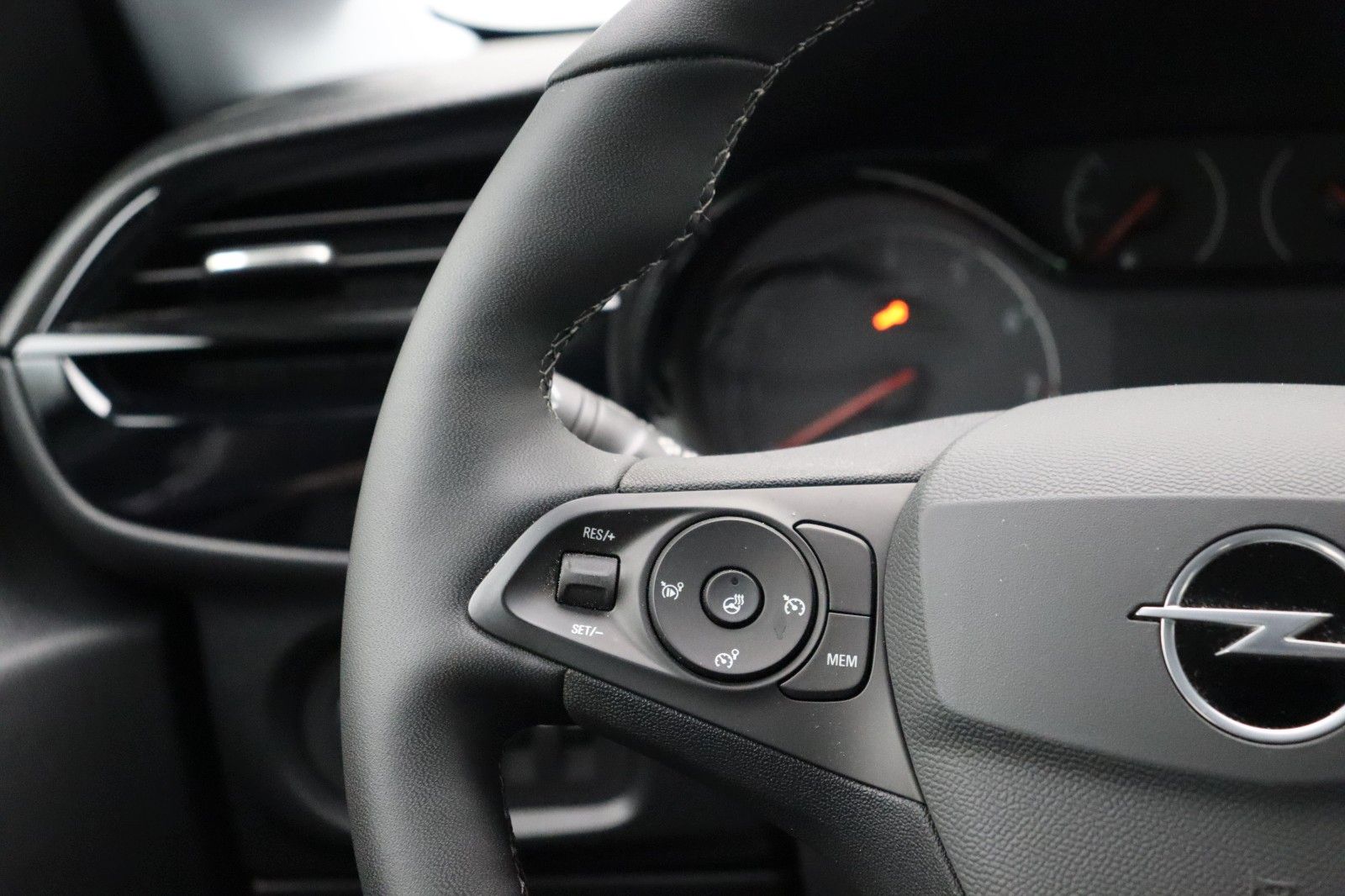 Fahrzeugabbildung Opel Corsa 1.2 F Basis