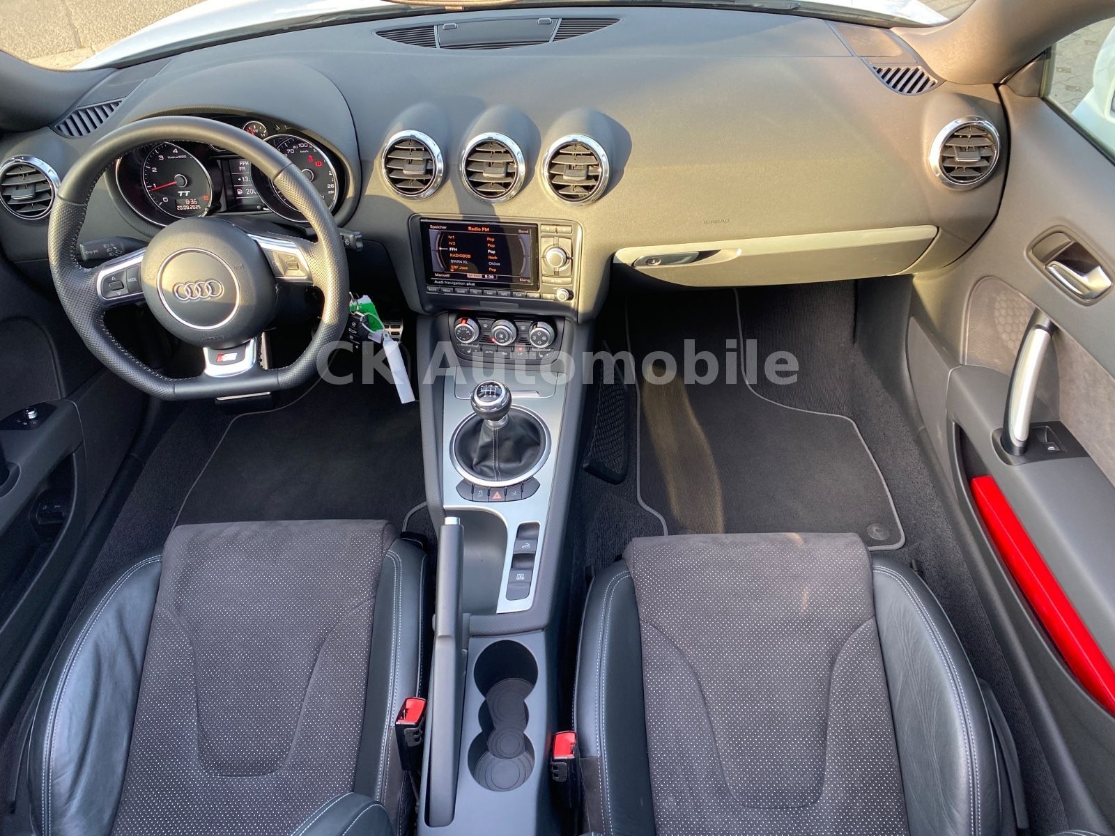 Fahrzeugabbildung Audi TT 1.8 TFSI Roadster S-Line/Navi/Bi-Xenon/PDC