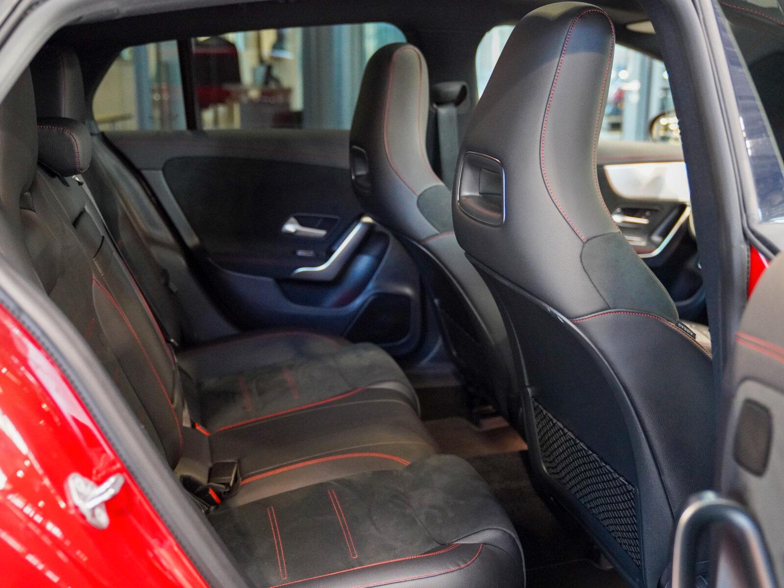 Mercedes-Benz CLA 200 SB AMG Line Night KEYLESS Panorama LED