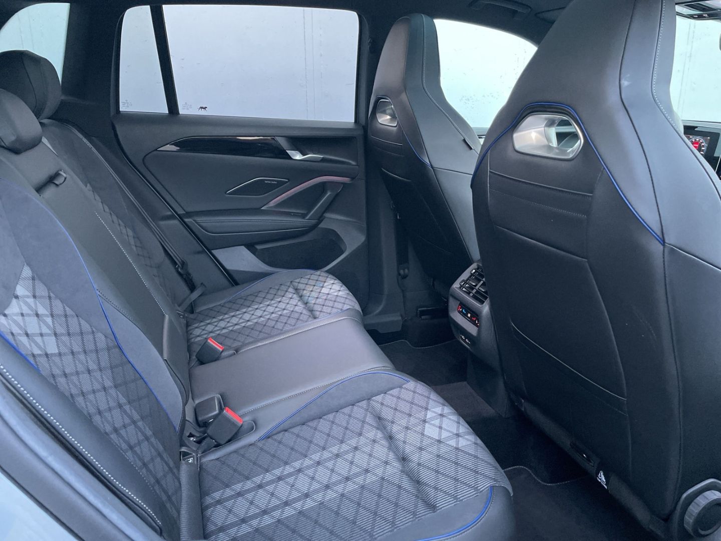 Tiguan 2.0 TDI 4M R-Line Standhzg/AHK/HUD/360°Ka