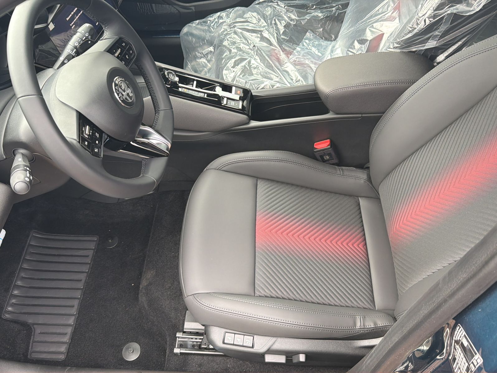 Fahrzeugabbildung Alfa Romeo Junior Ibrida 1.2 VGT 48V-Hybrid 100 kW Speciale