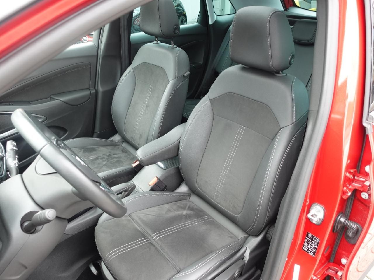 Fahrzeugabbildung Opel Crossland 1,2 Ultimate Automatik
