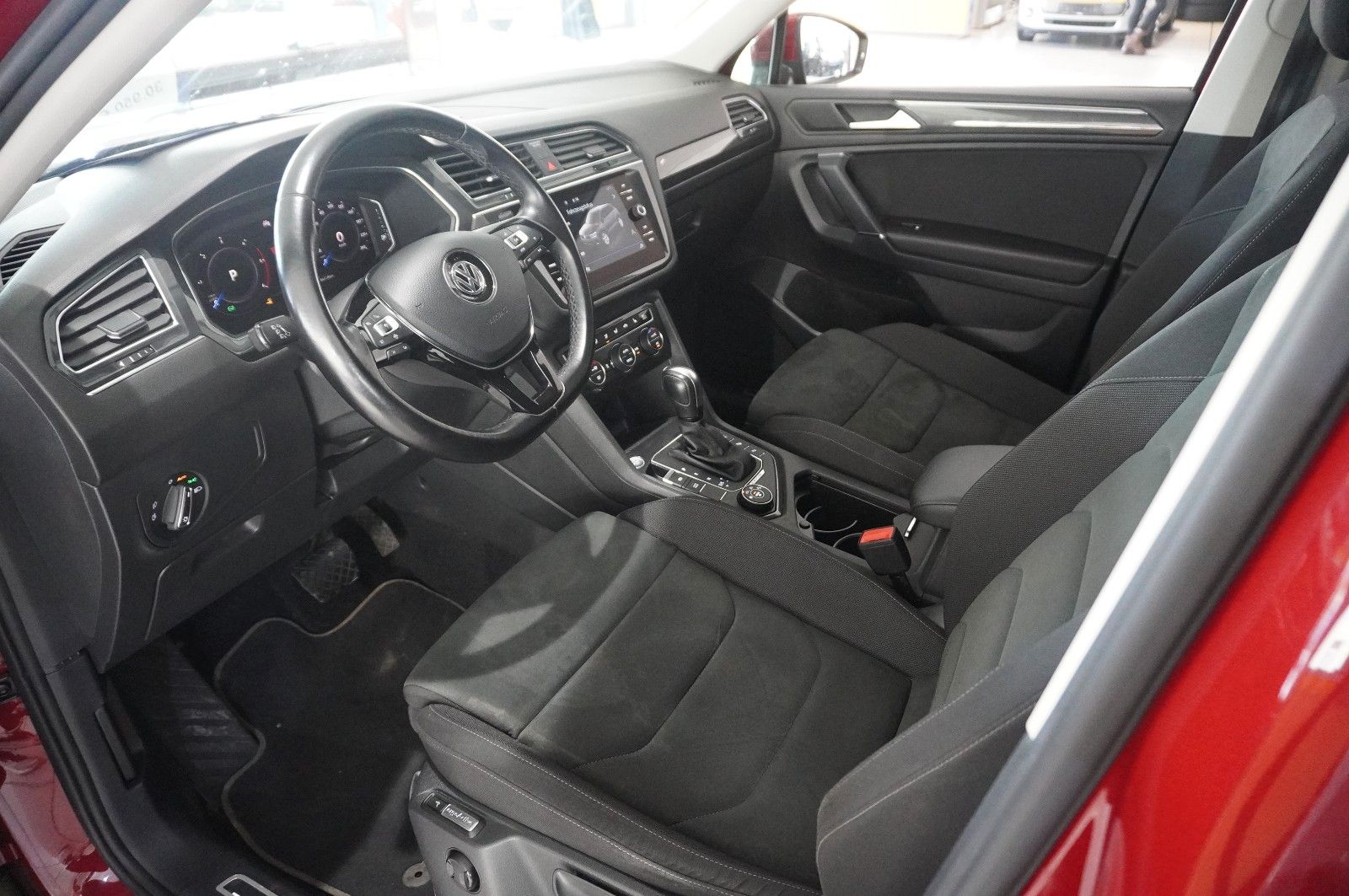 Fahrzeugabbildung Volkswagen Tiguan Allspace 2.0D 4M R-LINE 7-SITZER NAVI/AHK